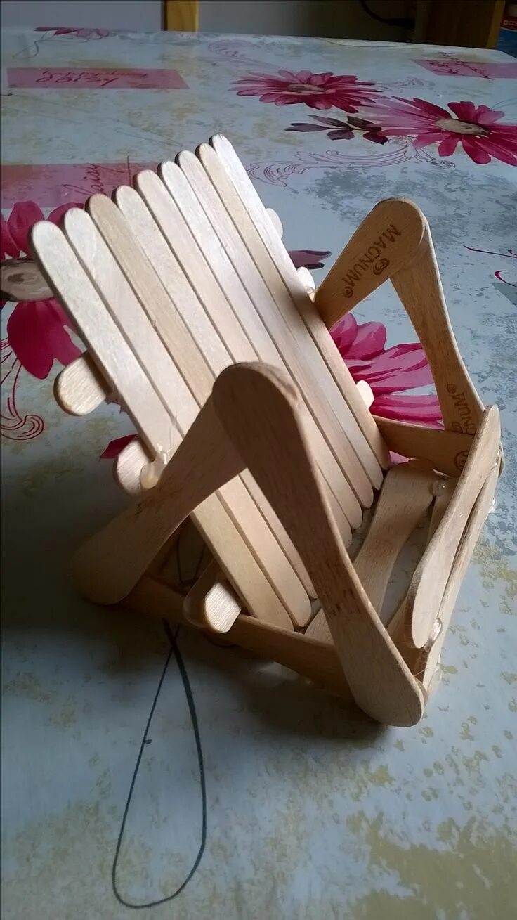 Поделки из палочек от мороженого фото Porta cellulare piccolo - visto di lato Craft stick crafts, Diy popsicle stick c