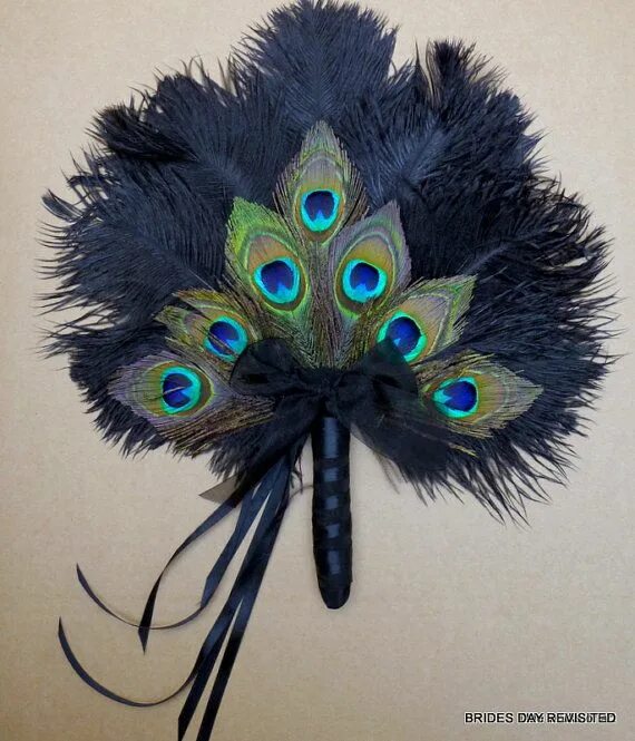 Поделки из перьев птиц фото Peacock feather fan Feather fan, Feather crafts, Peacock