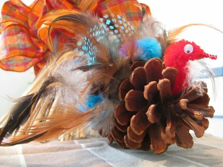 Поделки из перьев птиц фото Pine cone turkey #Thanksgiving Pinecone turkey, Diy crafts for adults, Holiday p