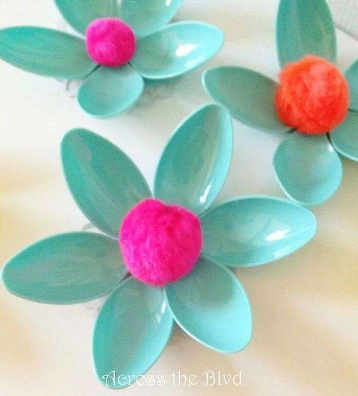 Поделки из пластика фото 11 brilliant ways to reuse plastic spoons Plastic spoon crafts, Flower making, S