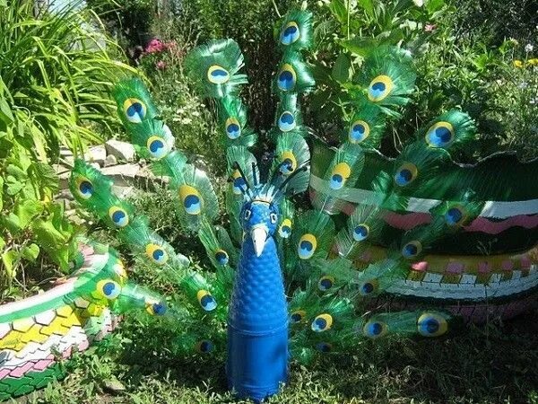 Поделки из пластиковых бутылок фото инструкция Pin de Camila Garcia en La Cocina de Camy Floreros colgantes, Estantes de cajas,