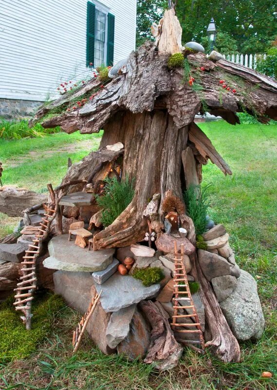 Поделки из пней для сада фото Pin by Julie Bauer on Miniature Gardens in 2022 Fairy tree houses, Miniature fai