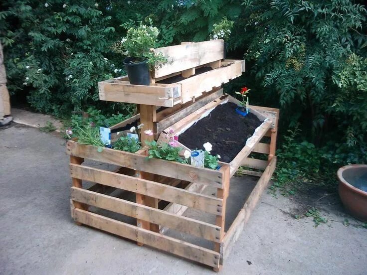 Поделки из поддонов для дачи фото Cool kids garden idea made from pallets Pallet diy, Pallets garden, Pallet garde