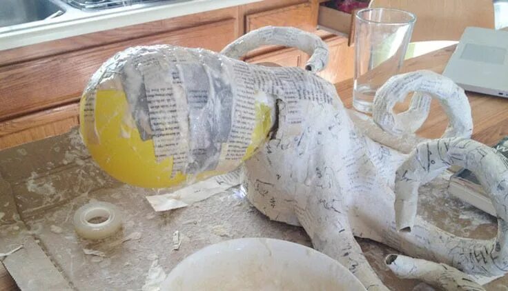 Поделки из попьемоше своими руками фото Creepy Paper Mache Octopus: Craft Tutorial Paper mache crafts, Paper mache, Craf