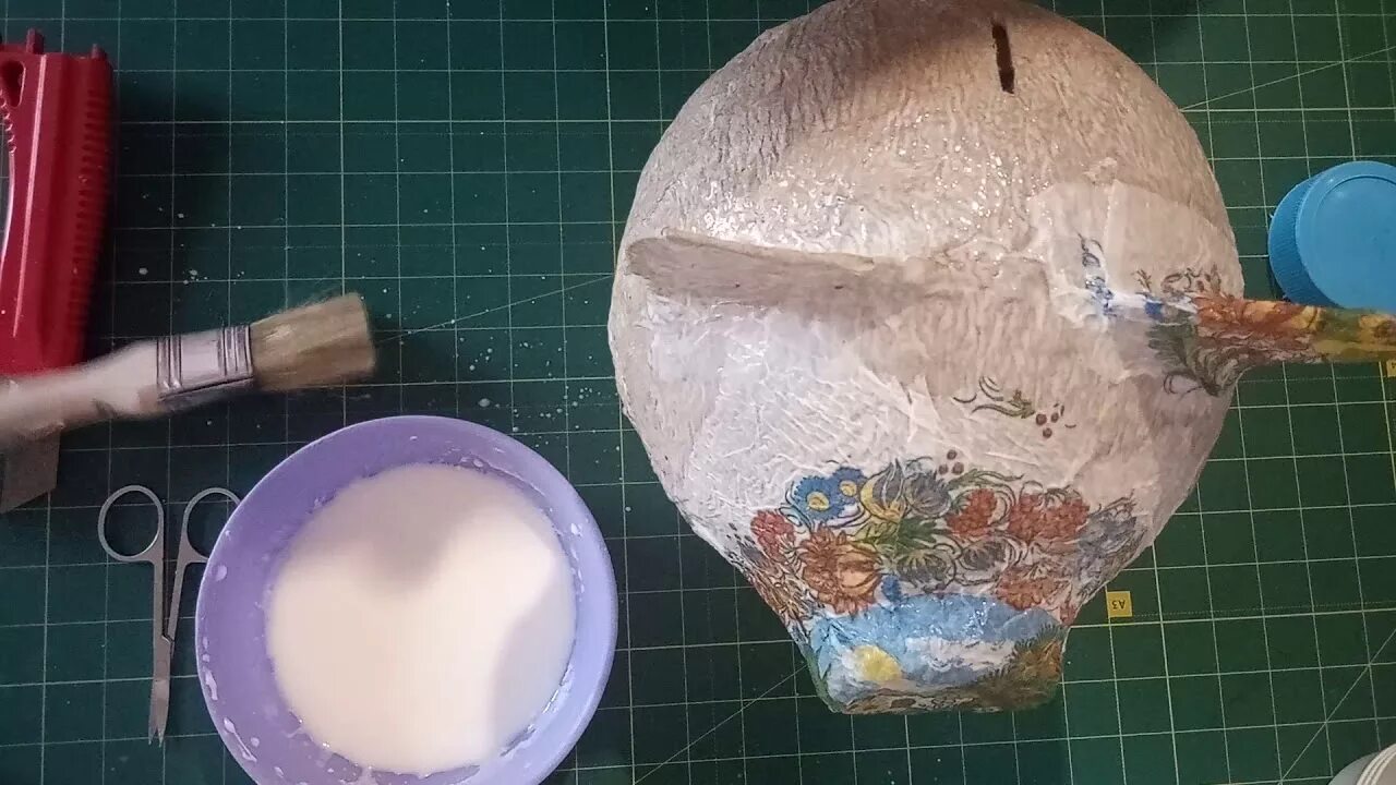 Поделки из попьемоше своими руками фото Поросенок копилка из папье-маше. Декупаж . Часть 2 - YouTube