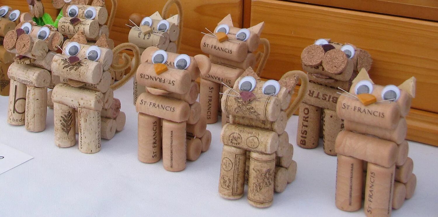 Поделки из пробок от вина фото Cat Figurine Made From Recycled Corks - Etsy Fabriquer un tipi, Créations d'auto