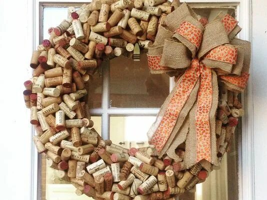 Поделки из пробок от вина фото Put your wine cork collection to good use with these crafts Wine cork wreath, Wi
