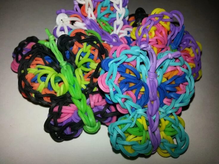 Поделки из резинок фото Pin by Arianna Bolaños on Rainbow Loom Rainbow loom bands, Rainbow loom charms, 