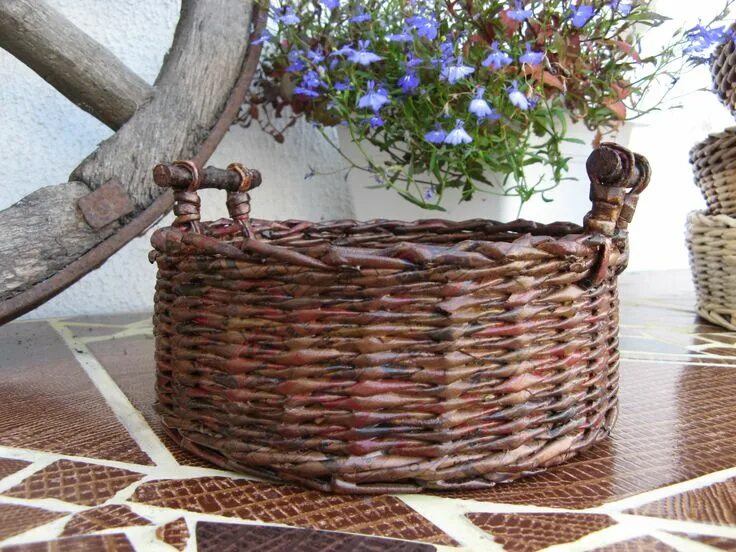 Поделки из ротанга своими руками фото плетенка Paper basket, Wicker baskets, Wicker