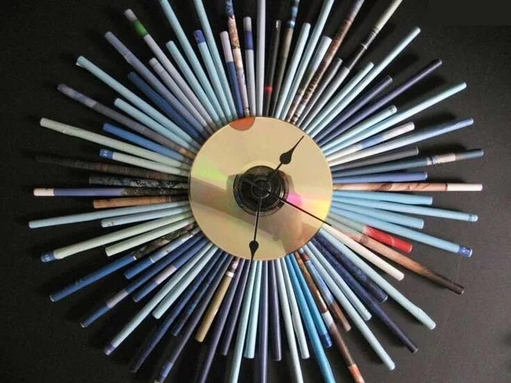 Поделки из ручек фото Pin by Наталья on Часы Recycled cds, Crafts with cds, Cd crafts
