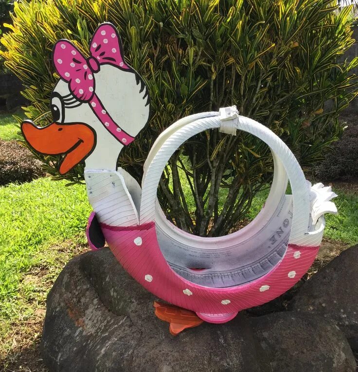 Поделки из шин для дачи фото Pin de Joanne Rodriguez em My recycled tires ... tire planters ... tire ideas ! 