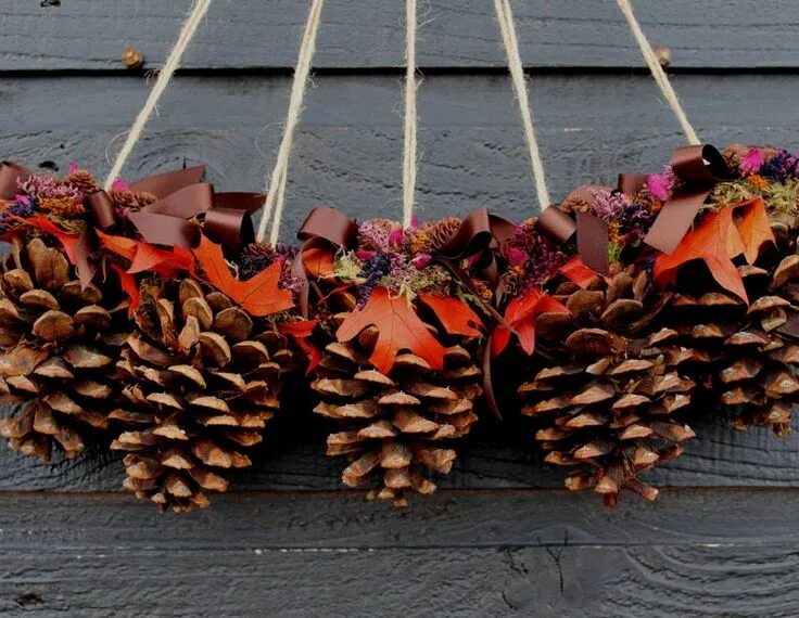 Поделки из шишек своими руками фото Pommes de pin : 55 idées de bricolage et déco pomme de pin Noël Pine cone decora