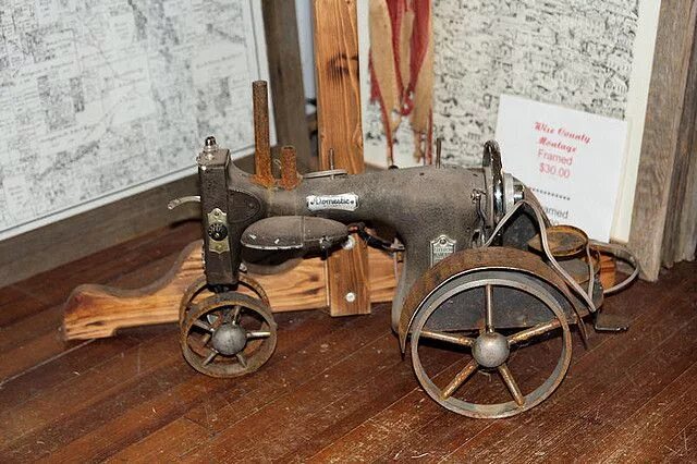 Поделки из швейных машин фото 20 Toy Tractor made from a Sewing Machine Old sewing machines, Singer sewing mac