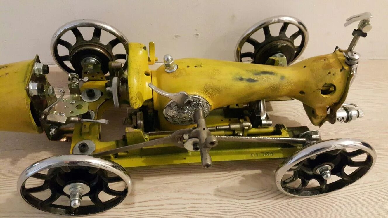 Поделки из швейных машин фото Sewing machine car taxi Atd design a.*****@***** Old sewing machines, Sewing mac