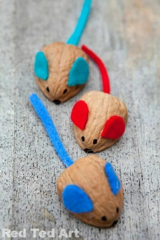 Поделки из скорлупы фото Мышки из скорлупы грецкого ореха Artesanías de ratones, Manualidades recicladas 