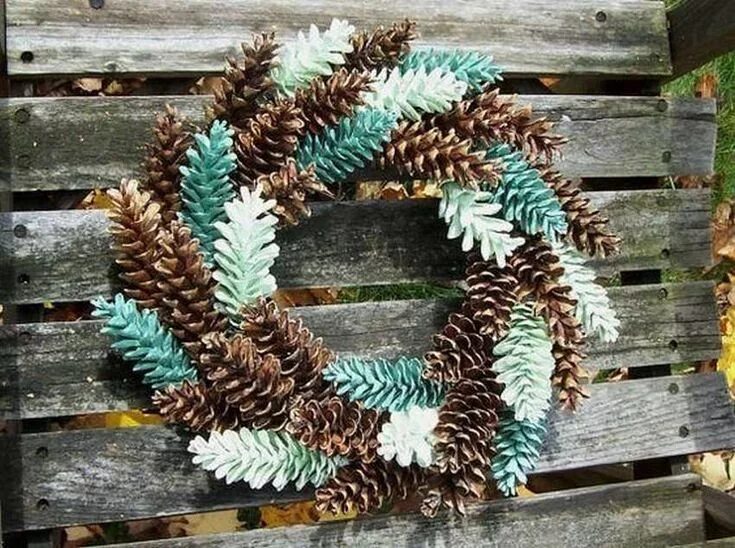 Поделки из сосновых шишек фото Венки из шишек 300 фото Pinecone wreath, Pine cone decorations, Pine cone crafts