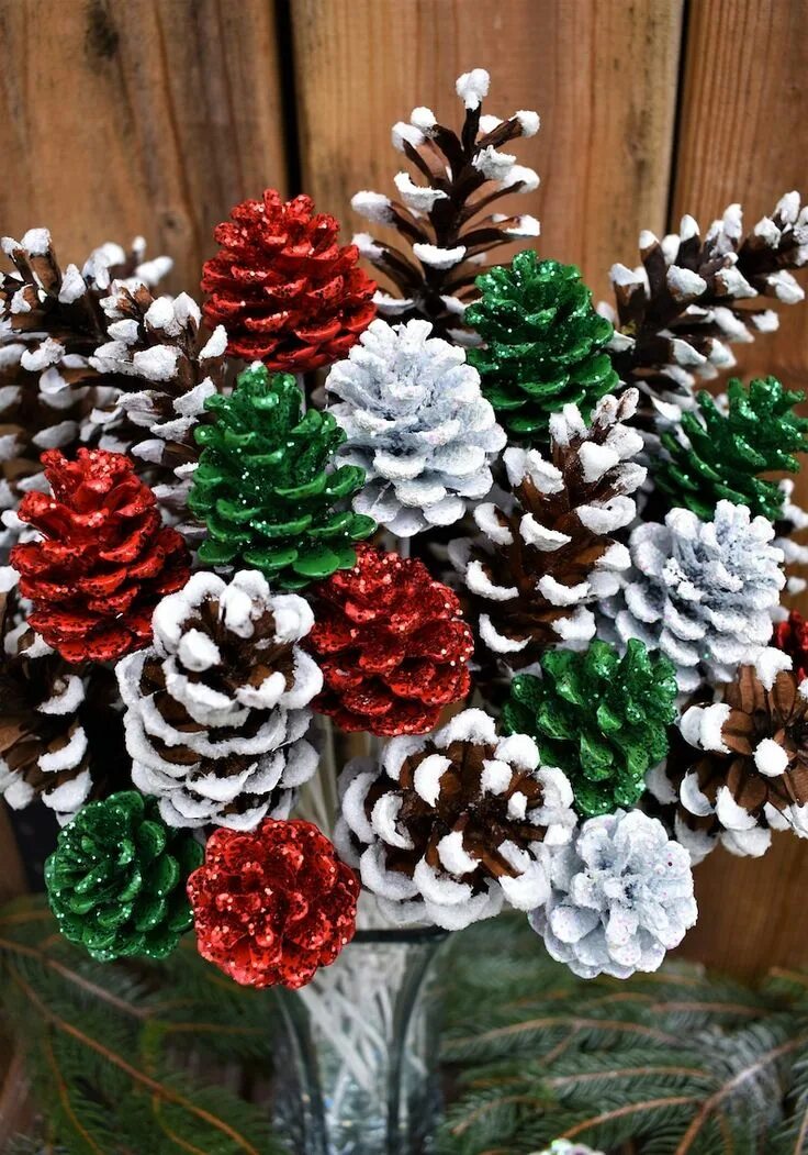 Поделки из сосновых шишек фото Holiday Pine Cone Flowers/ ONE Dozen White Tipped Pine Cone Etsy Pine cone chris
