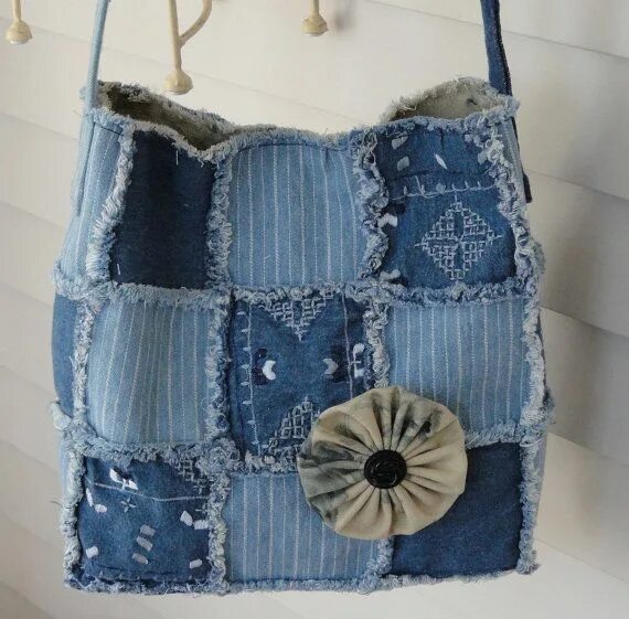 Поделки из старых джинсов фото Upcycled Frayed Denim Purse with Floral Vintage Look Lining Denim purse, Blue je