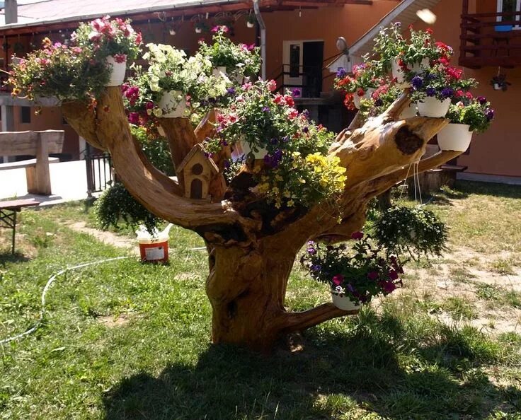 Поделки из стволов деревьев фото Rustic Flower Support Flower garden design, Garden inspiration, Rustic gardens