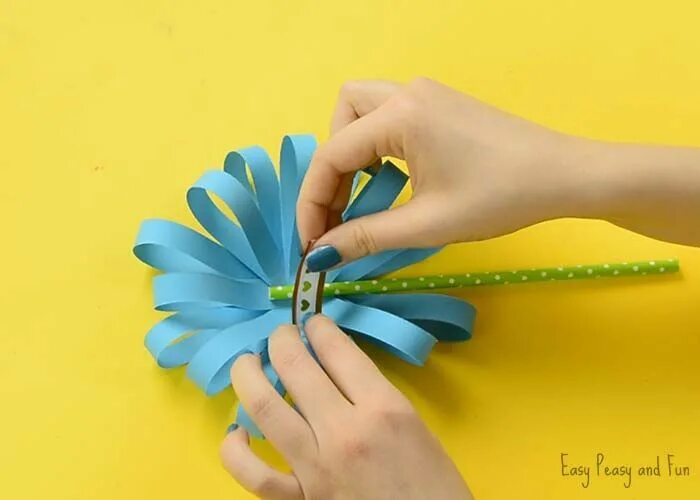 Поделки из цветной бумаги фото пошагово Paper Flower Craft Flower crafts kids, Flower crafts, Paper flower patterns