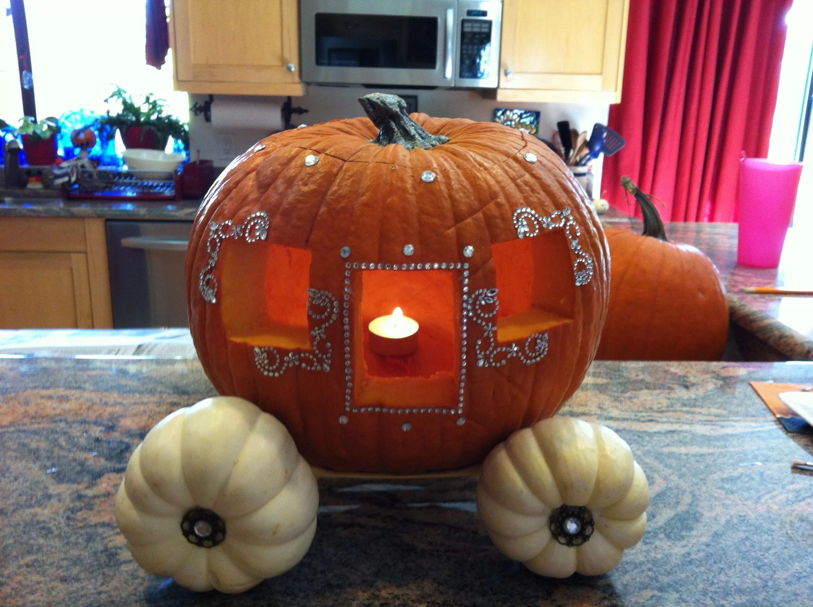 Поделки из тыквы фото Cinderella's pumpkin stagecoach! in 2024 Halloween crafts decorations, Pumpkin c