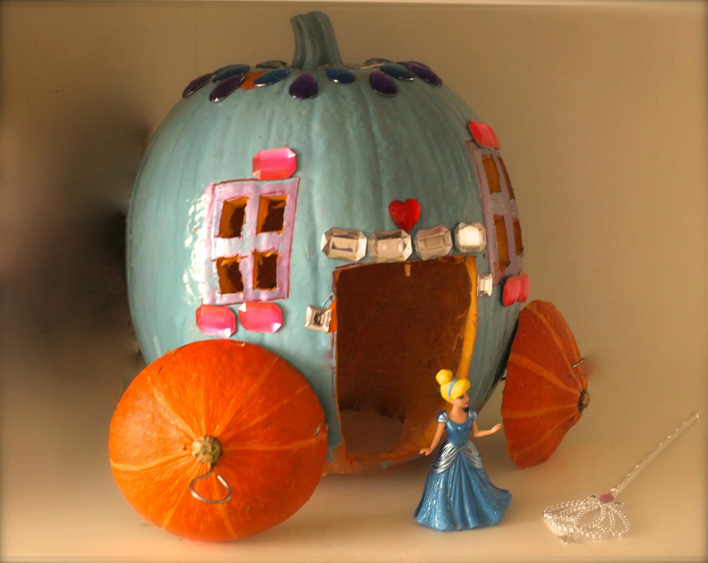 Поделки из тыквы в детский сад фото Cinderella Pumpkin Carriage Cinderella pumpkin, Cinderella pumpkin carriage, Pum