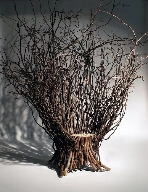 Поделки из веток и деревьев фото Fairy chair Tree seat, Art chair, Beautiful decor