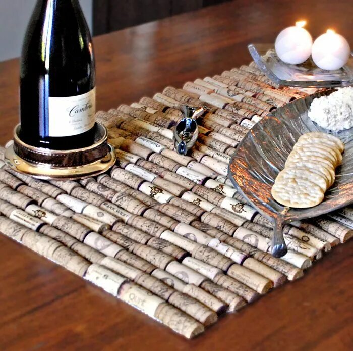 Поделки из винных пробок фото DIY: Wine cork table runner " rustic! Изделия из пробок, Пробковый стол, Винные 