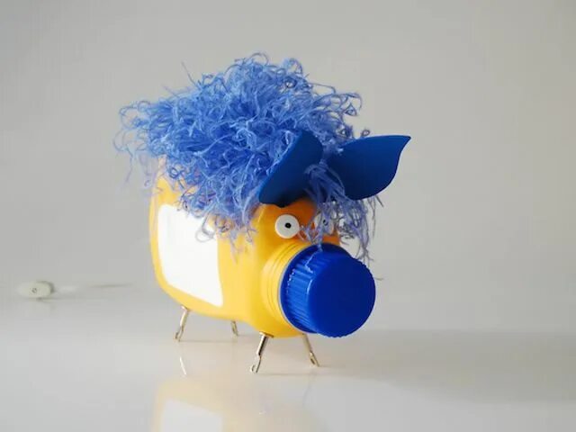 Поделки из вторсырья своими руками фото lamp light wasmiddel detergent bottle Bottle lights, Plastic crafts, Detergent b