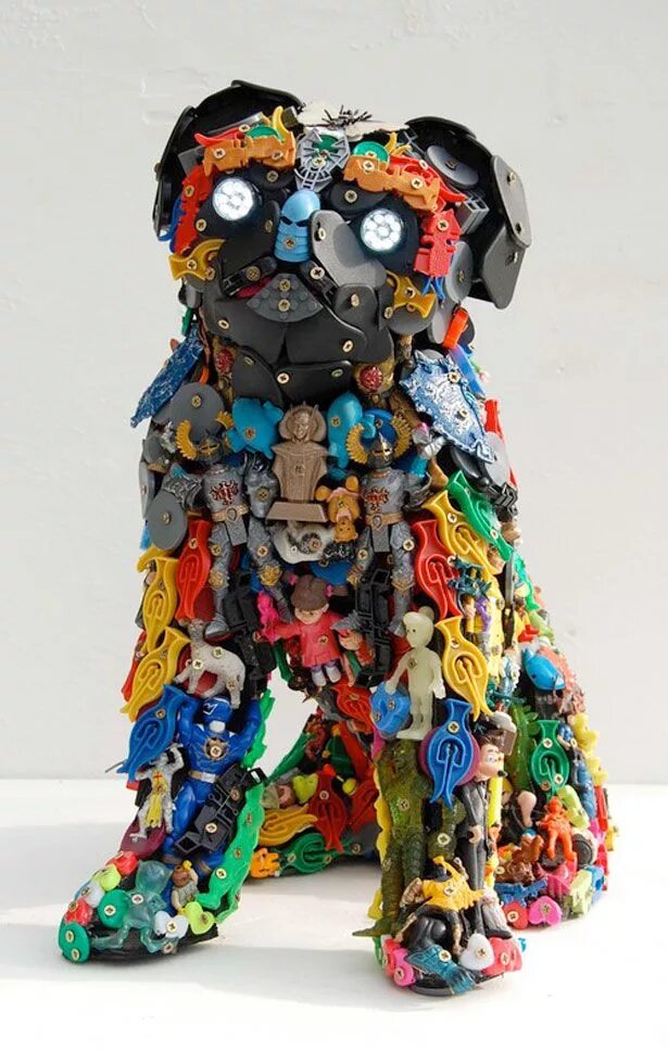 Поделки из вторсырья своими руками фото Non-Trashy Recycled and Trash Art Recycled art projects, Trash art, Assemblage a
