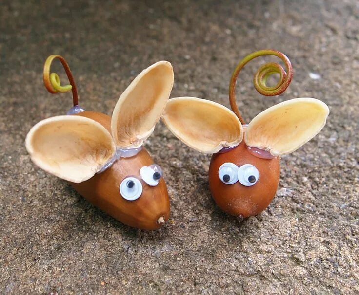 Поделки из желудей для детей фото Acorn Mice with pistachio nut ears and vine tendril tail Pinecone crafts kids, N