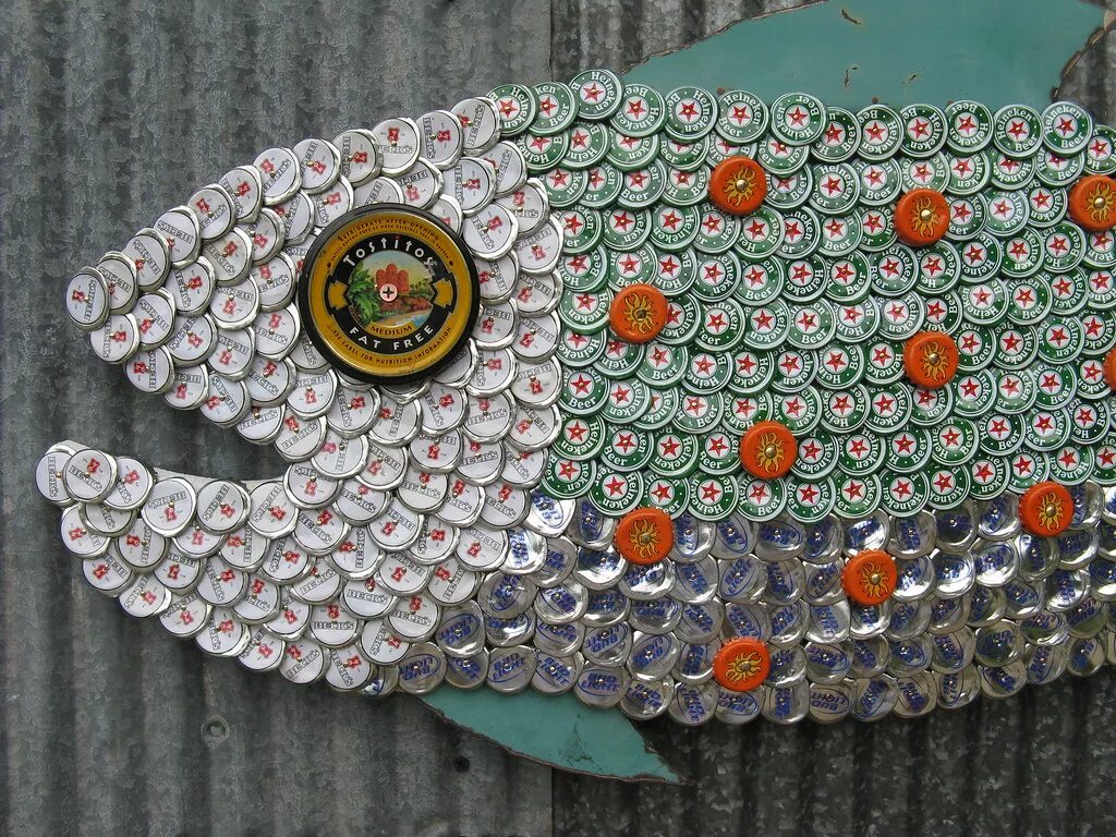 Поделки крышек фото Bud Light, Heineken and Becks Bottle Cap Mosaic Fish Flickr