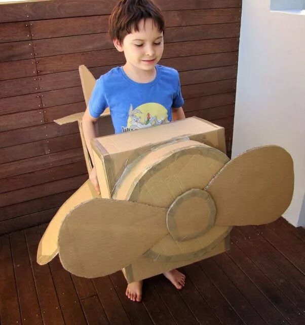 Поделки мальчика фото Des idées pour fabriquer des jouets en carton Jouets en carton, Jouets en papier