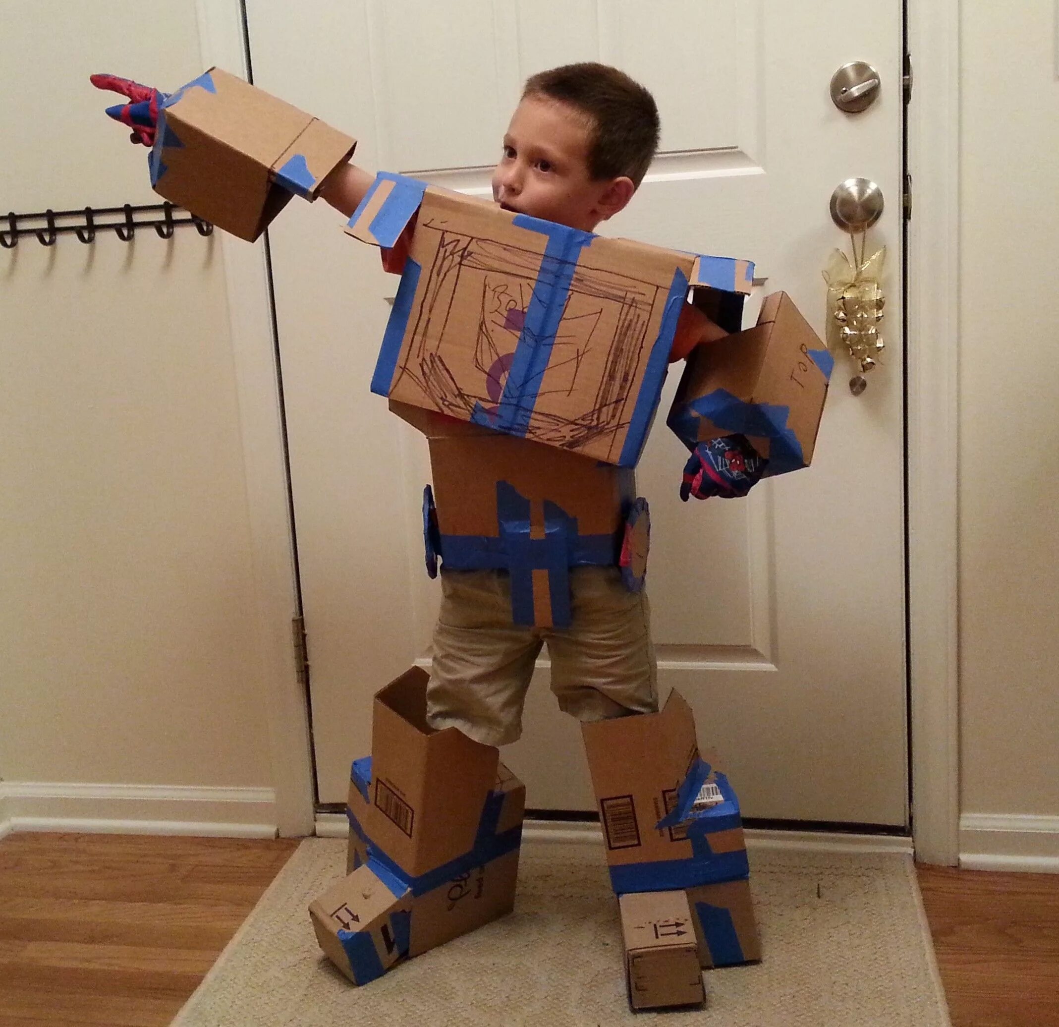 Поделки мальчика фото Make a Transformers' Soundwave Costume from Cardboard Transformer costume, Trans