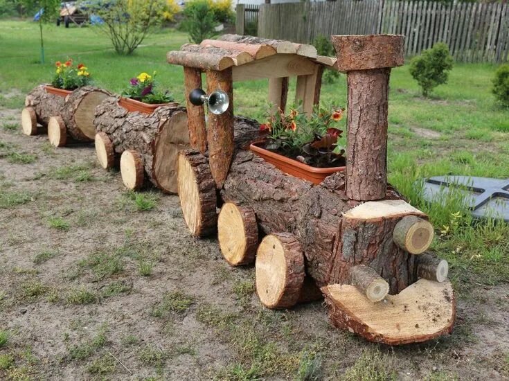 Поделки на дачу из дерева фото Wooden Train Yard Decoration. Reclaimed Wood planter is amazing! #reclaimedwood 