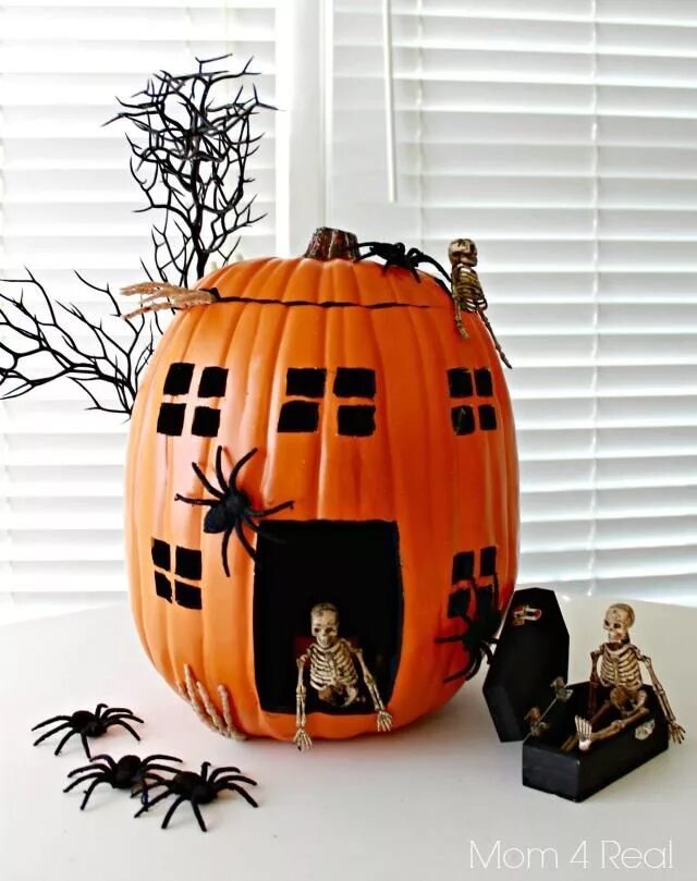 Поделки на хэллоуин фото 15 Spooky Halloween Decor Ideas Made Entirely From Toilet Paper Rolls Pumpkin de