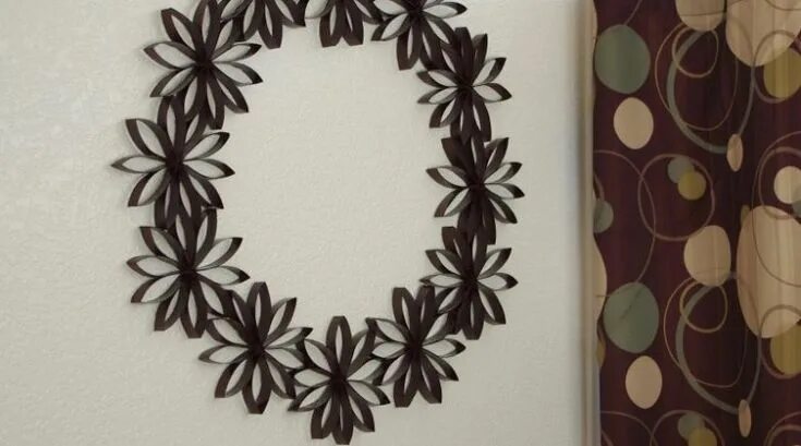 Поделки на стену своими руками фото Яркие поделки из бумаги своими руками Paper flower wreaths, Paper crafts, Paper 