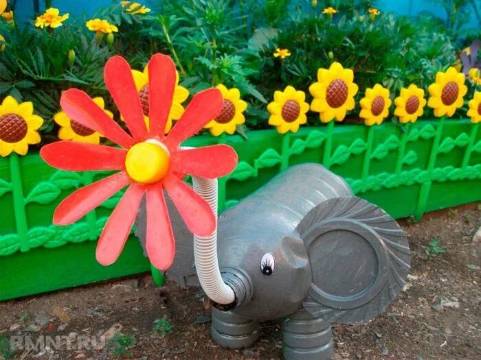 Поделки на участок своими руками фото 40 Amazing Crafts for the garden from plastic bottles My desired home Lustige ba
