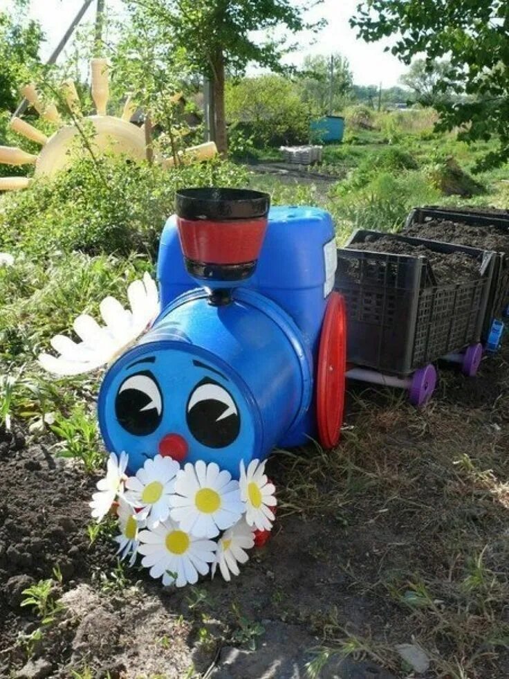 Поделки на участок своими руками фото the tracks from the barrel Овощные грядки, Садовые идеи для детей, Деревенский д