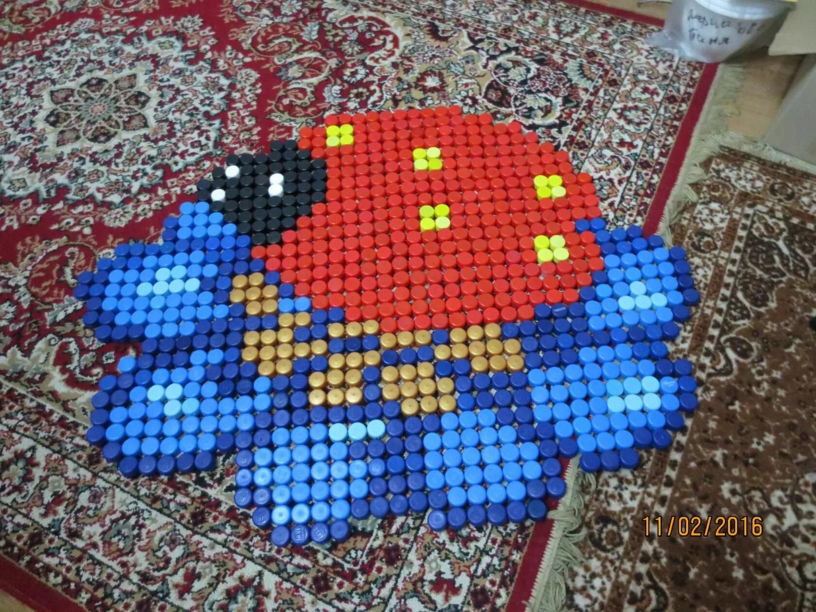 Поделки пластиковых крышек своими руками фото 33) Одноклассники Bottle cap art, Bottle cap crafts, Bottle top art