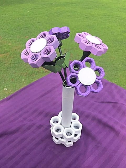 Поделки самоделки 2024 Welded Metal nuts and bolt flowers Scrap metal art, Metal art, Metal crafts