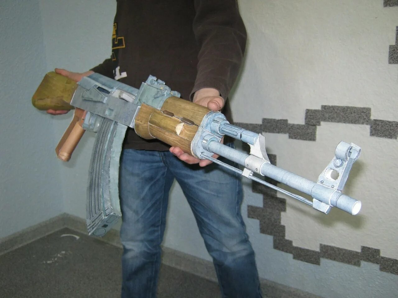 Поделки самоделки автомат Chebarkul children glue machine guns and grenade launchers out of paper - pikabu