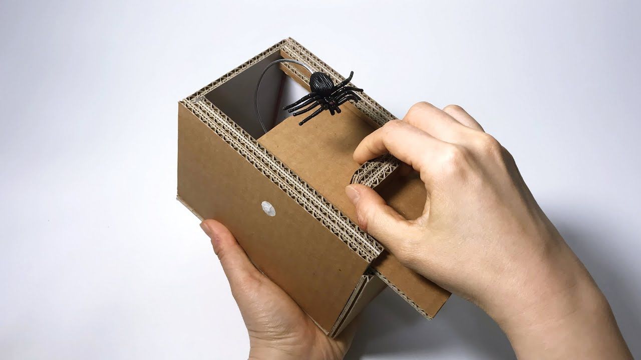 Поделки самоделки бокс How to make a prank spider scare box from cardobard Homemade Surprise Box Cardbo