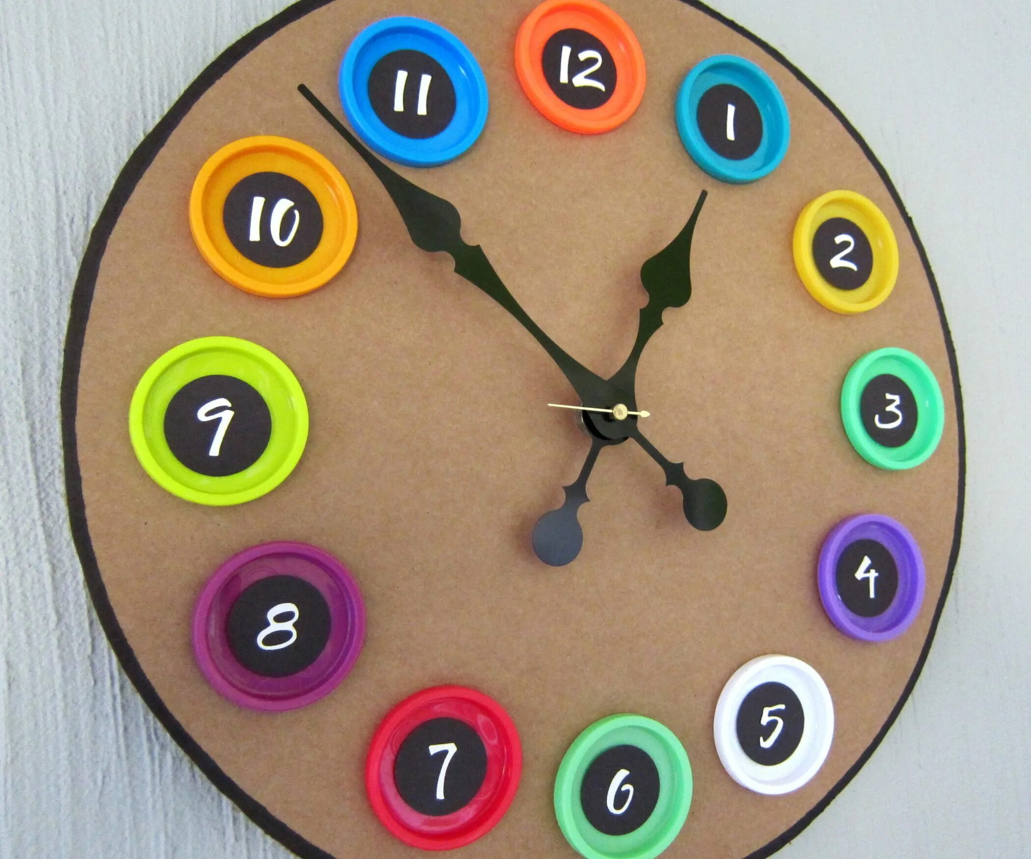 Поделки самоделки часы Play-Doh Lid Clock Clock, Wall clock project, Geometric clock
