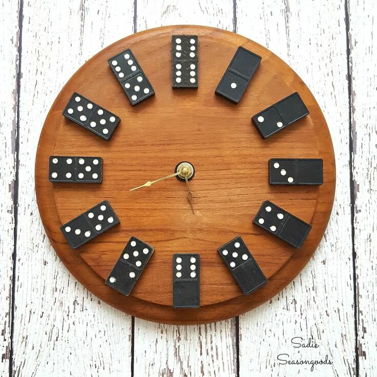 Поделки самоделки часы Domino Clock as Playroom Wall Decor Diy clock wall, Diy clock, Diy wall clock