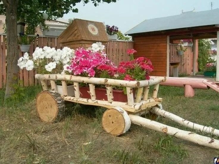 Поделки самоделки для лета Необычная клумба Wood log crafts, Garden projects, Garden crafts