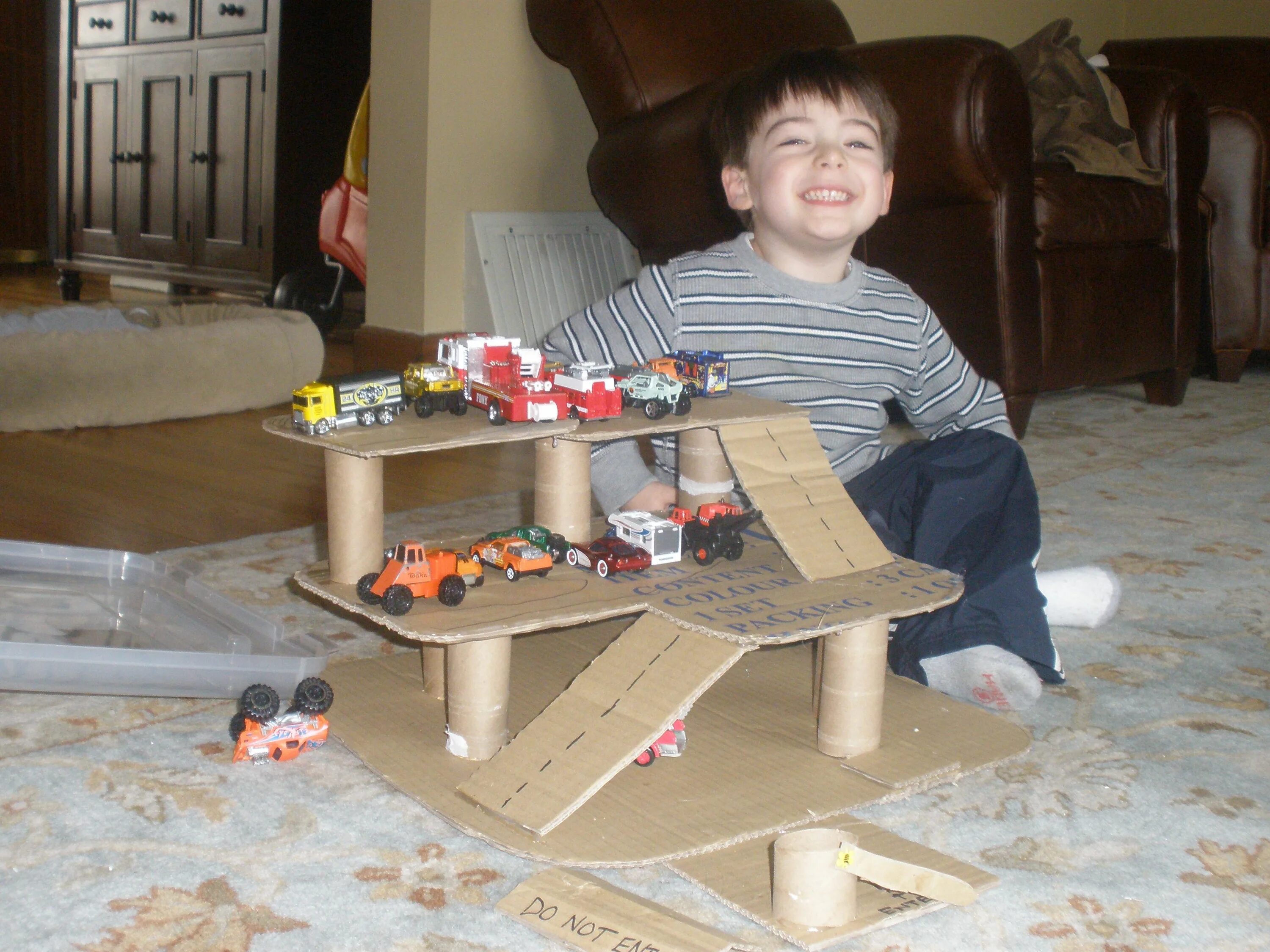 Поделки самоделки для мальчиков Boy Mama: Homemade Parking Garage Homemade toys, Diy for kids, Fun activities fo