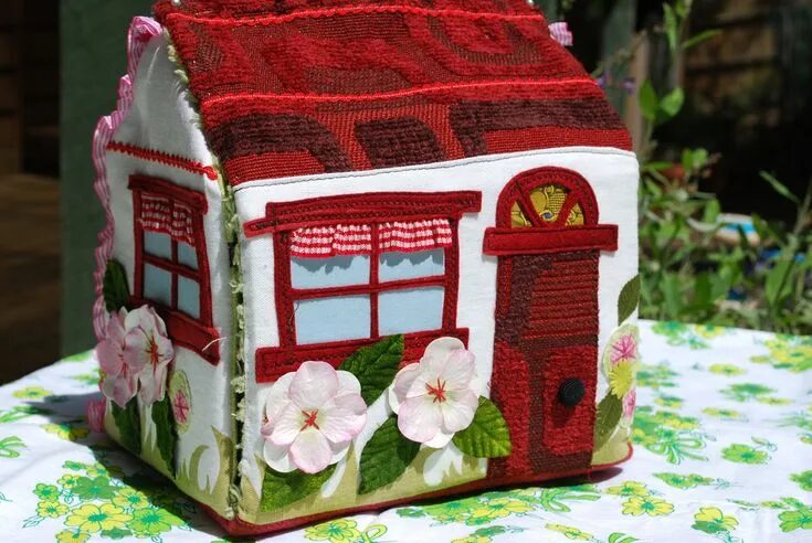 Поделки самоделки домик для лалафанфан Maeve's fabric dolls house Fabric doll house, Felt doll house, Fabric dolls