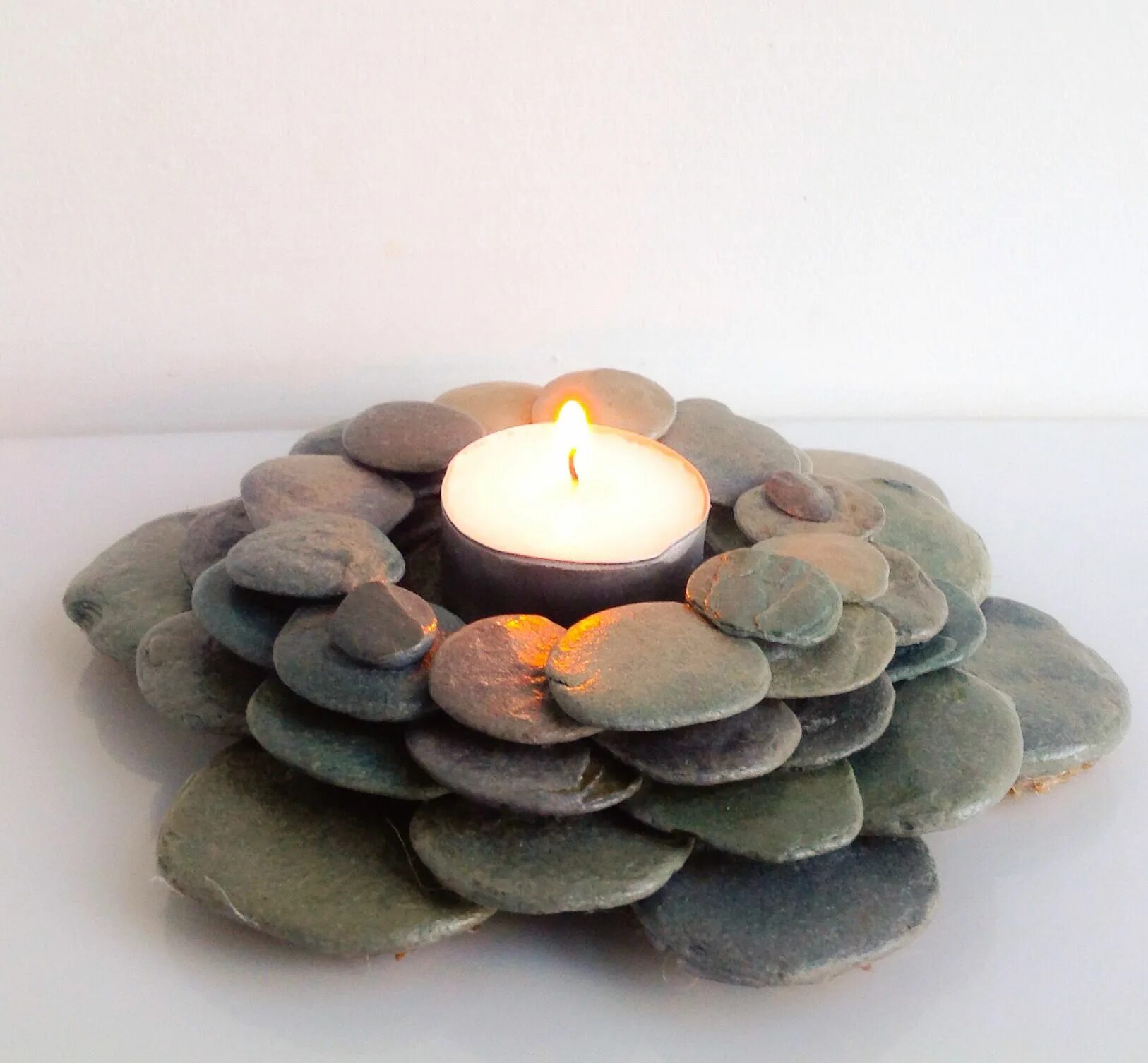 Поделки самоделки дзен Tealight holder made from beautiful, perfectly-rounded and flat grey-blue pebble