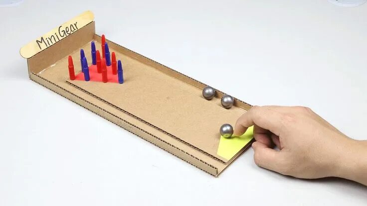 Поделки самоделки игры своими руками How to Make Mini Bowling Ball Game from Cardboard Mini bowling, Bowling, Diy bow
